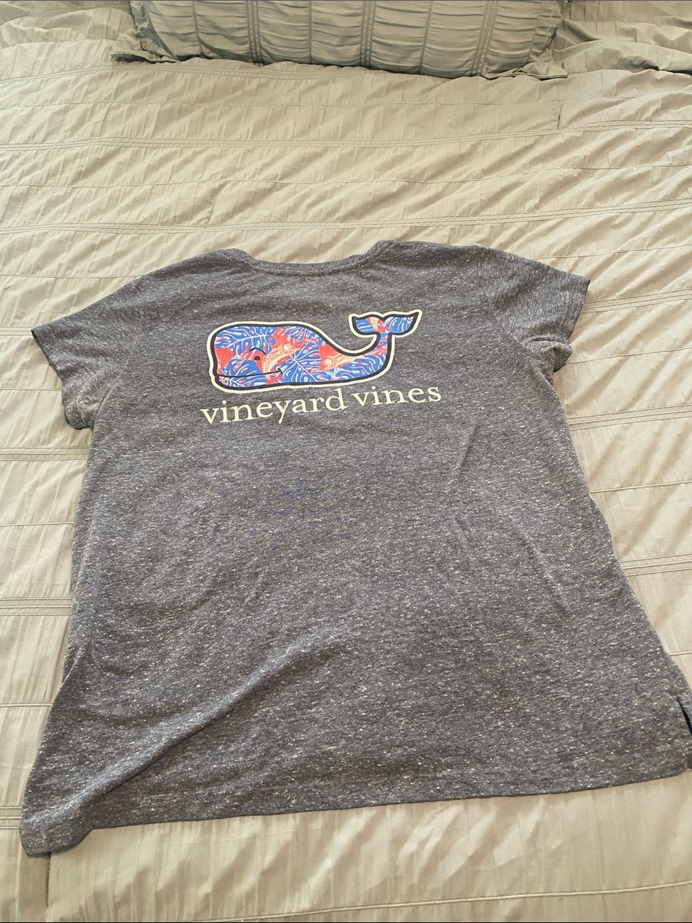 Vineyard Vines Navy Heather Whale Tee with Multicolor Pattern size M